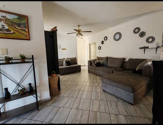 3 BEDROOM APARTMENT FOR SALE IN CLAREMONT